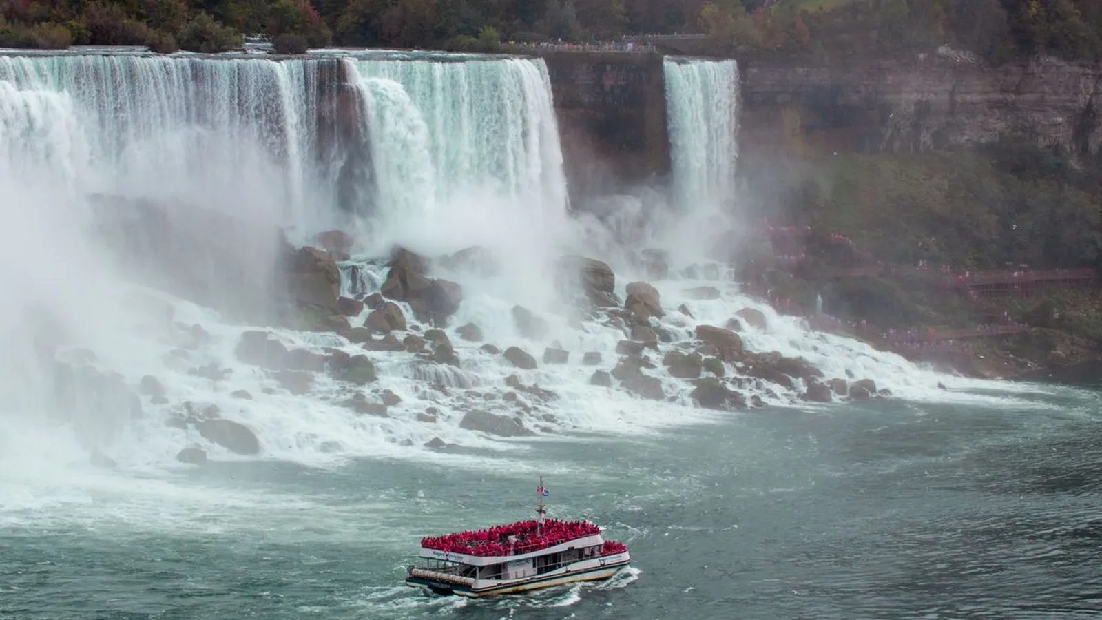 Niagara Falls in October 2026: Colour, Crowds and Closures