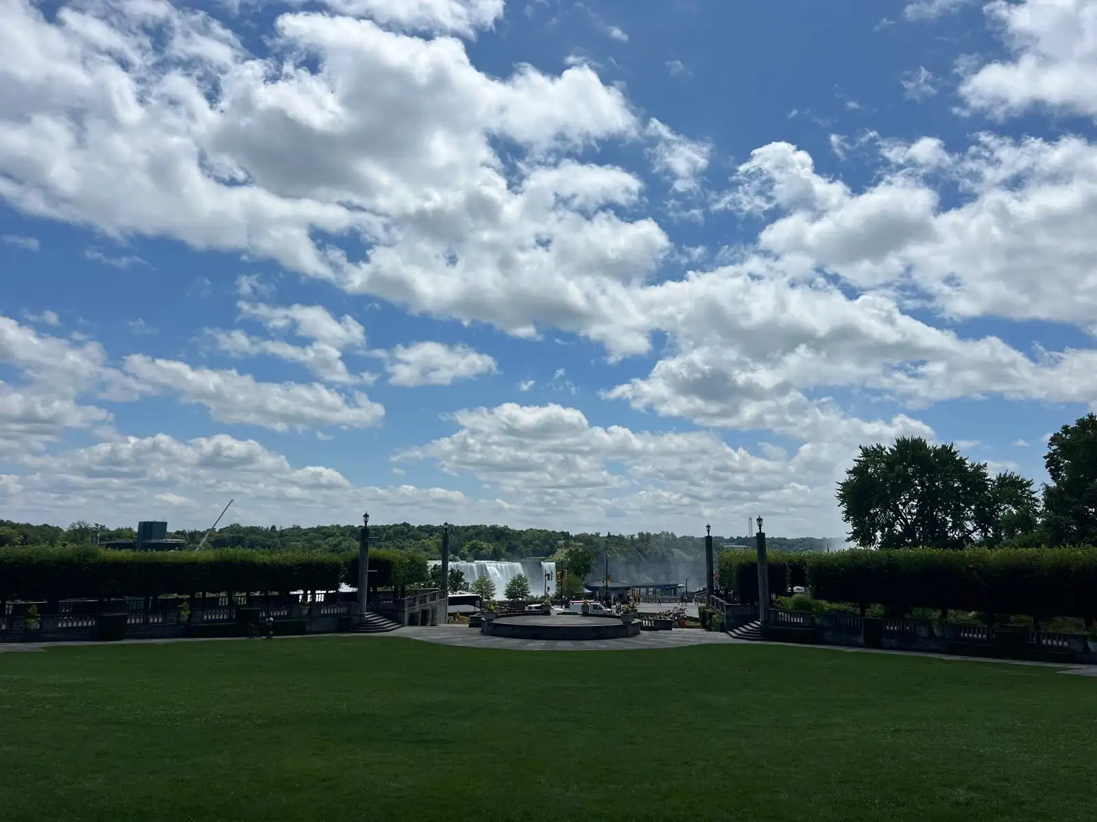 Niagara Falls views from the riverbank walkway