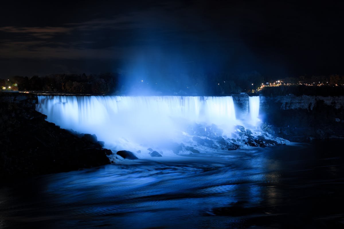 Niagara Falls in June 2026: Weather, Crowds, What's Open