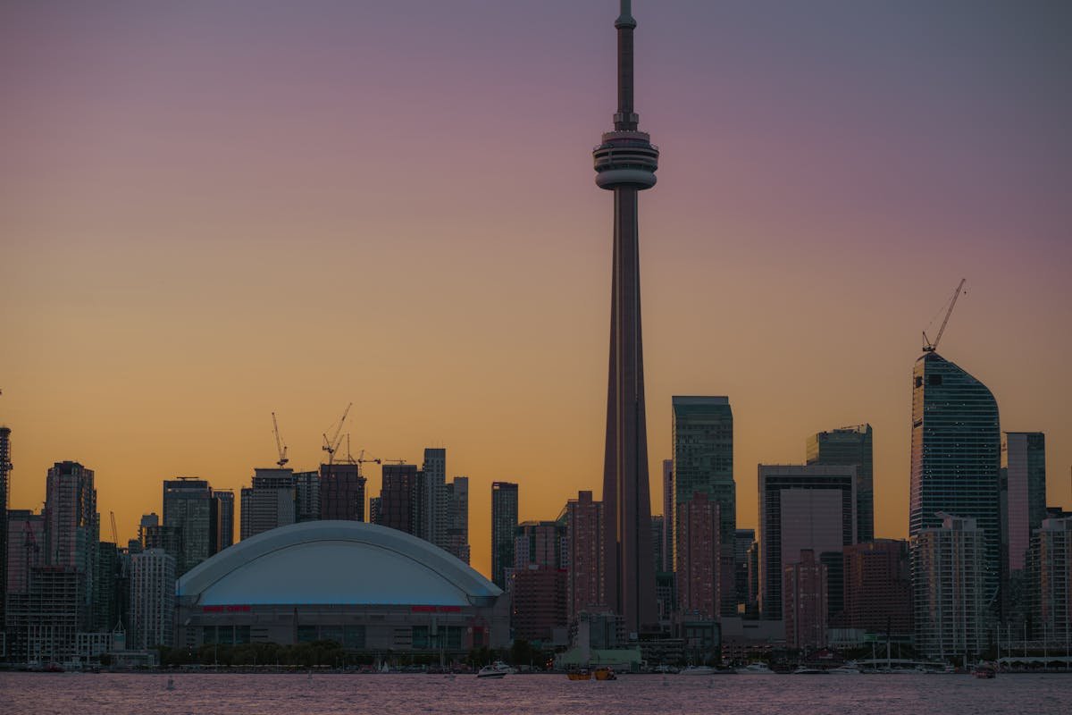 Toronto Pearson Airport to Niagara Falls: 2026 Layover Tour Guide